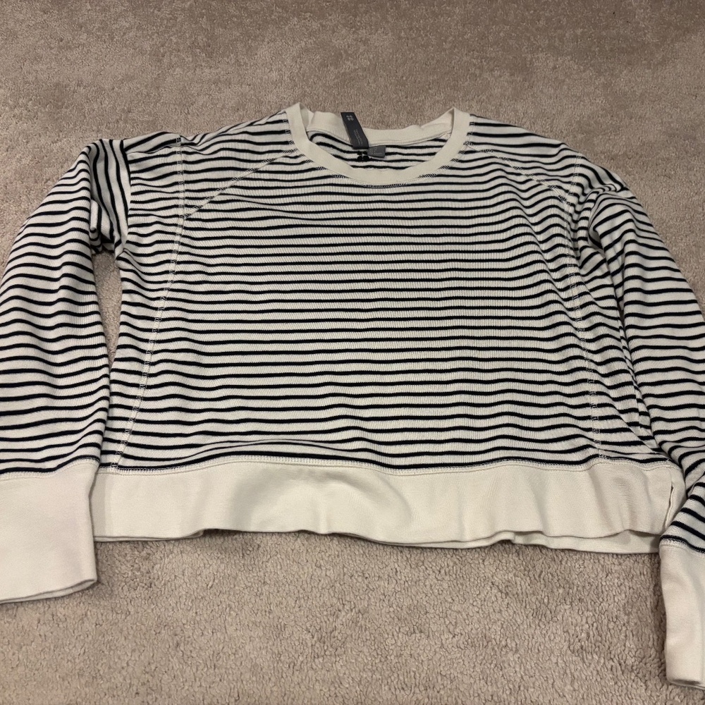 Sweaty Betty cropped pull over